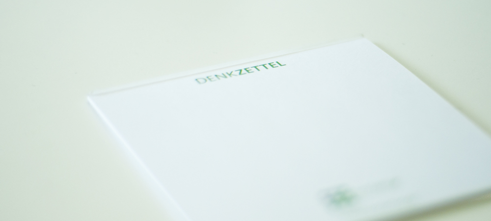 Persönlicher Denkzettel-Block mit Notizen – Symbol für berufliche Klarheit und Selbstreflexion.